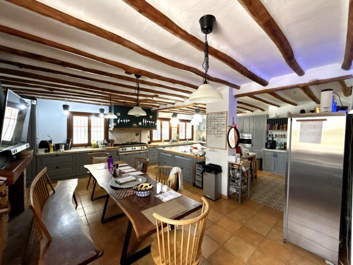 Image No.38-15 Bed Commercial for sale