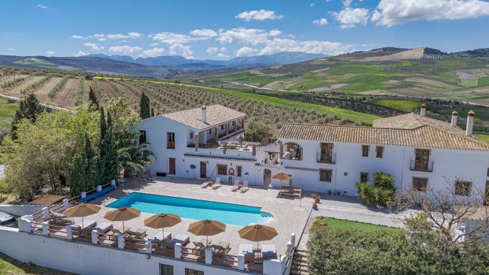 Image No.55-15 Bed Commercial for sale