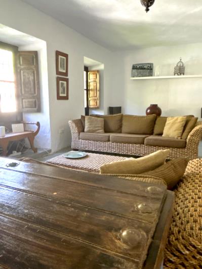 Image No.6-9 Bed Country Property for sale