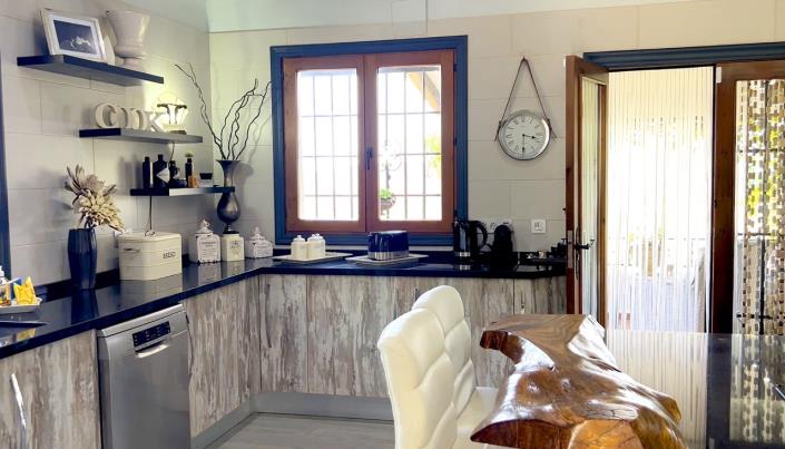 Image No.12-2 Bed Country House for sale