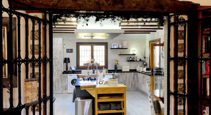 Image No.17-2 Bed Country House for sale