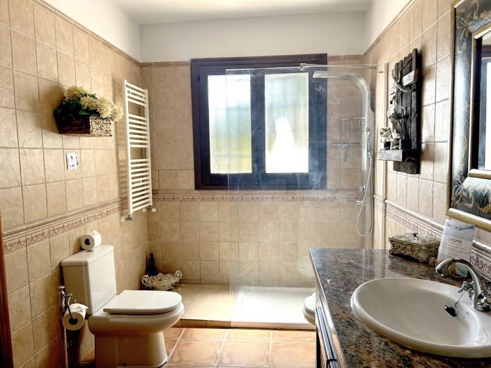 Image No.28-2 Bed Country House for sale