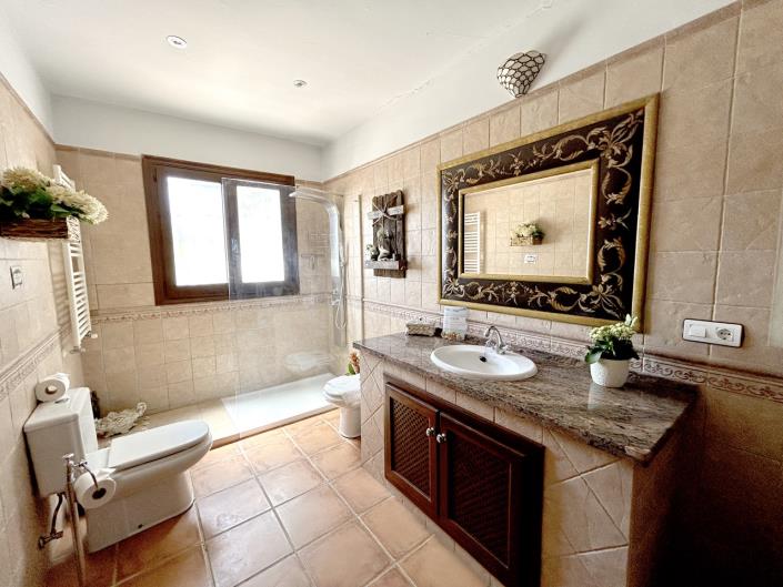 Image No.29-2 Bed Country House for sale