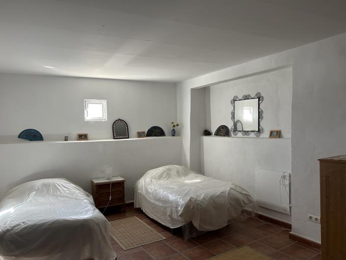 Image No.13-5 Bed Townhouse for sale