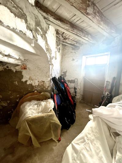 Image No.22-5 Bed Townhouse for sale