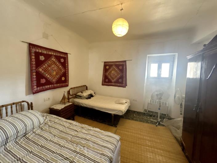 Image No.40-5 Bed Townhouse for sale