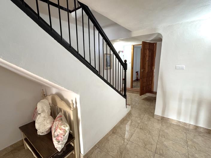 Image No.5-8 Bed Townhouse for sale