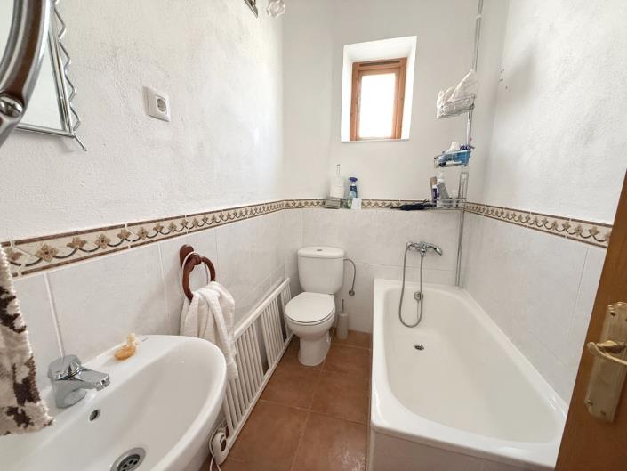 Image No.12-8 Bed Townhouse for sale