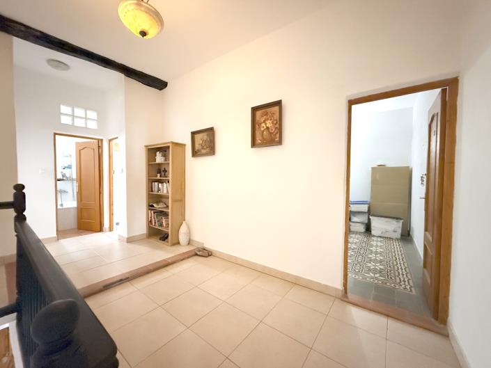 Image No.17-8 Bed Townhouse for sale