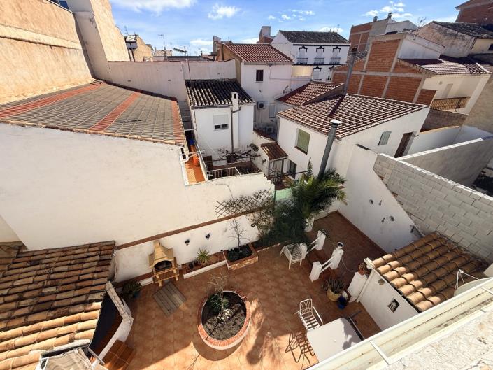 Image No.21-8 Bed Townhouse for sale