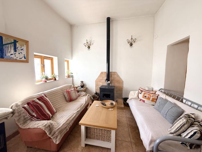 Image No.23-8 Bed Townhouse for sale