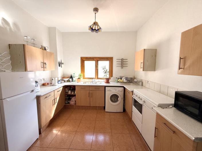 Image No.26-8 Bed Townhouse for sale