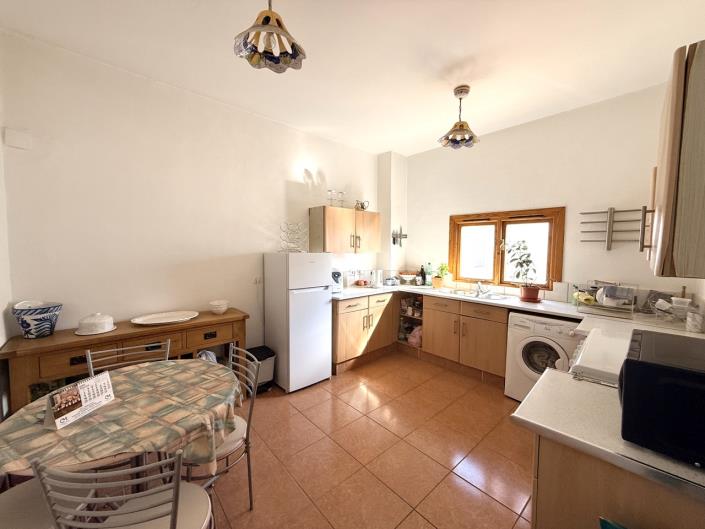 Image No.27-8 Bed Townhouse for sale