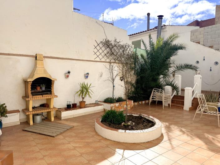 Image No.30-8 Bed Townhouse for sale