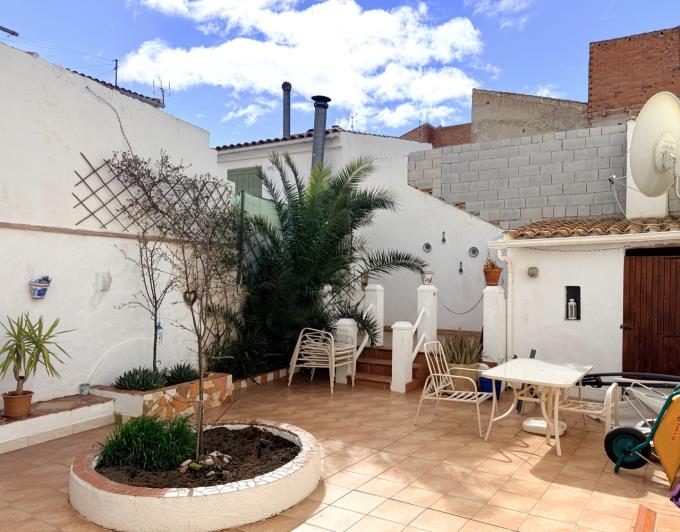 Image No.31-8 Bed Townhouse for sale