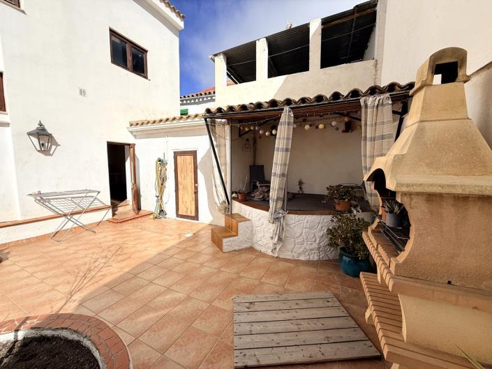 Image No.32-8 Bed Townhouse for sale