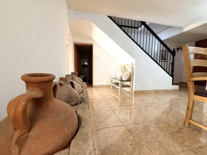 Image No.41-8 Bed Townhouse for sale