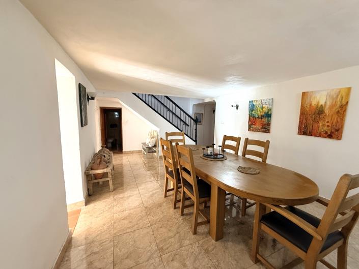 Image No.42-8 Bed Townhouse for sale