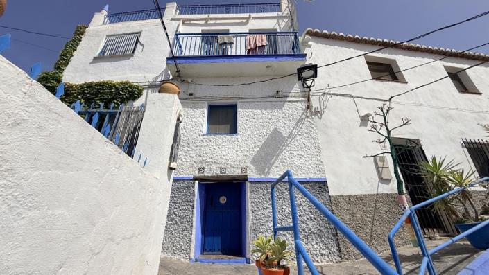 Image No.10-3 Bed Townhouse for sale