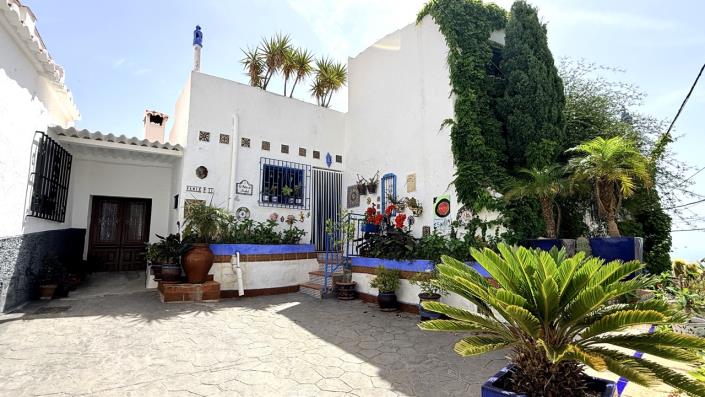 Image No.45-3 Bed Townhouse for sale