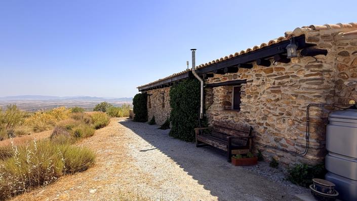 Image No.32-3 Bed Country Property for sale