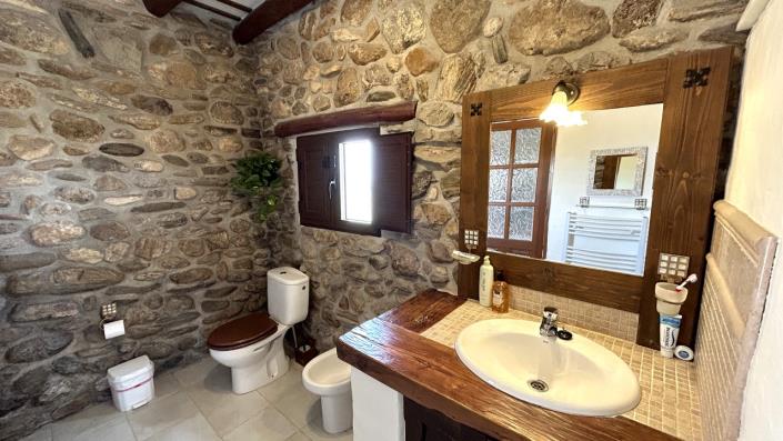 Image No.39-3 Bed Country Property for sale