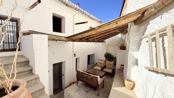 Image No.27-4 Bed Townhouse for sale