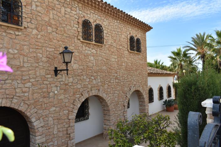 Image No.2-5 Bed Villa for sale