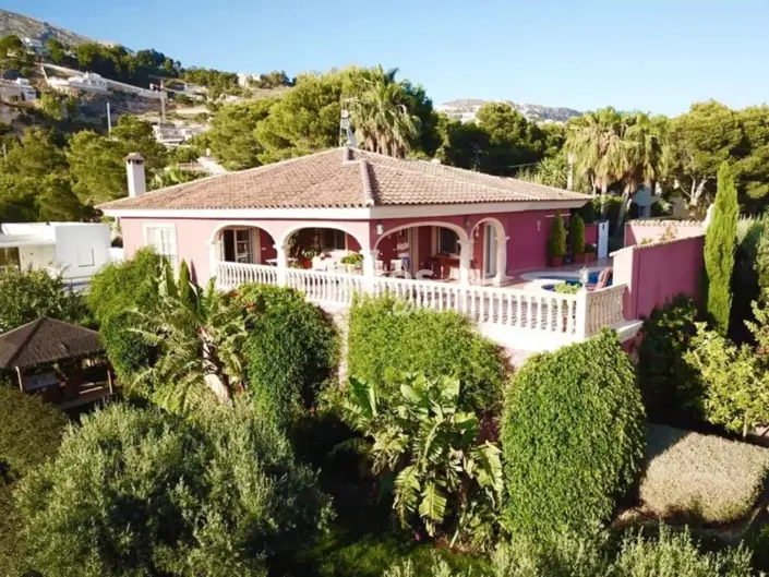 Image No.1-3 Bed Villa / Detached for sale