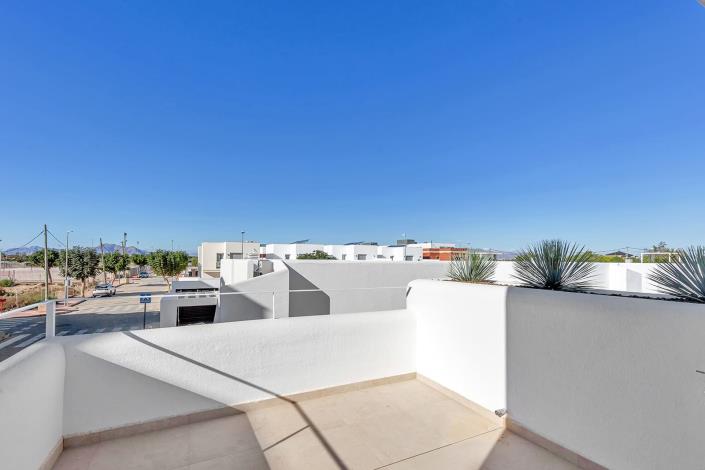 Image No.20-3 Bed Apartment for sale