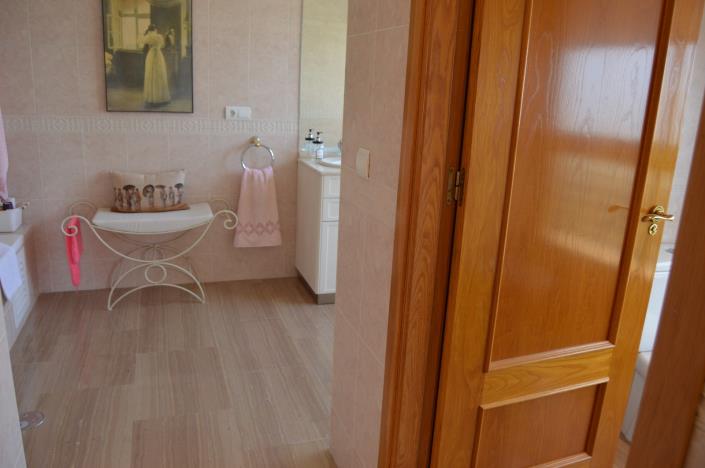 Image No.40-3 Bed Apartment for sale