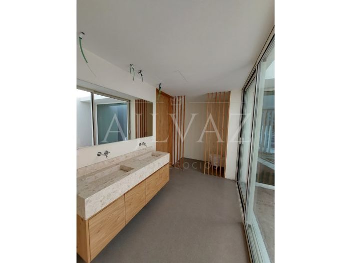 Image No.12-3 Bed House for sale