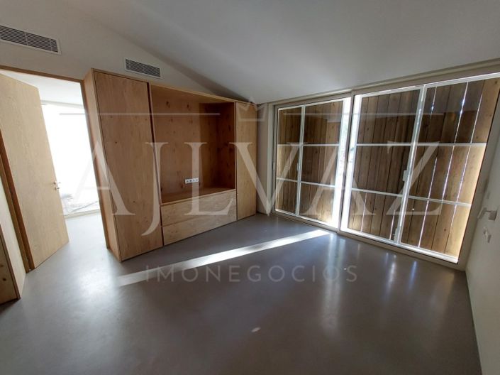 Image No.14-3 Bed House for sale