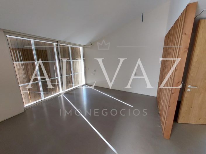 Image No.15-3 Bed House for sale