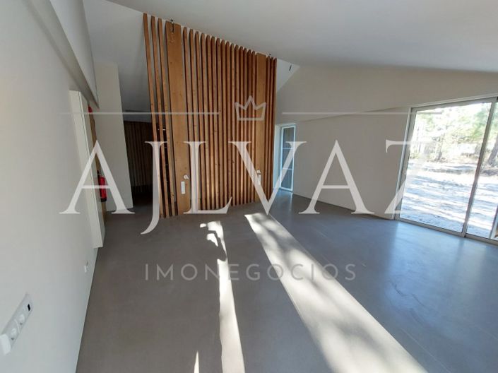 Image No.17-3 Bed House for sale