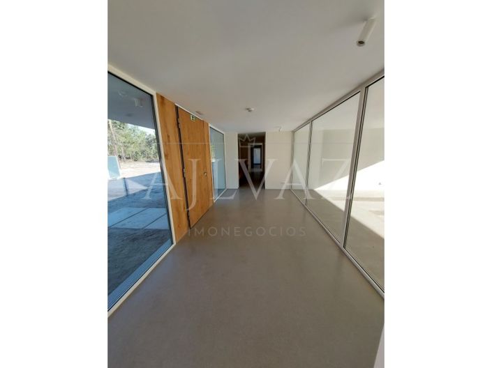 Image No.18-3 Bed House for sale