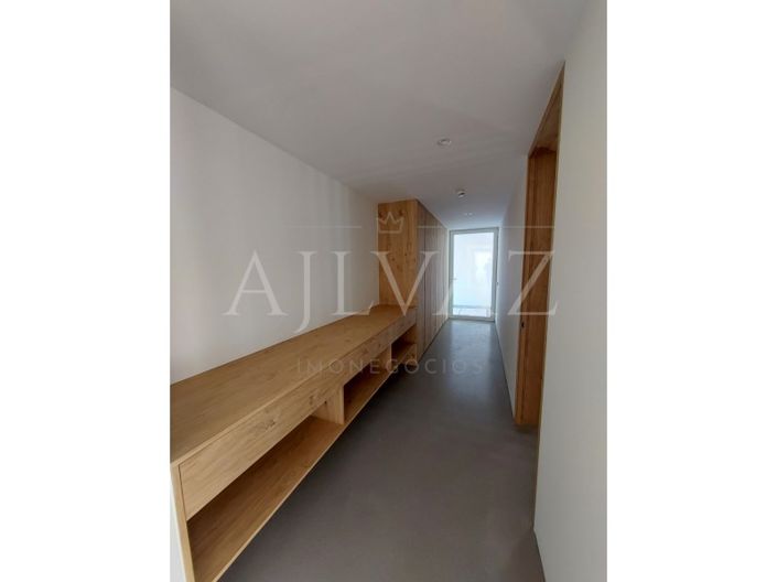 Image No.19-3 Bed House for sale