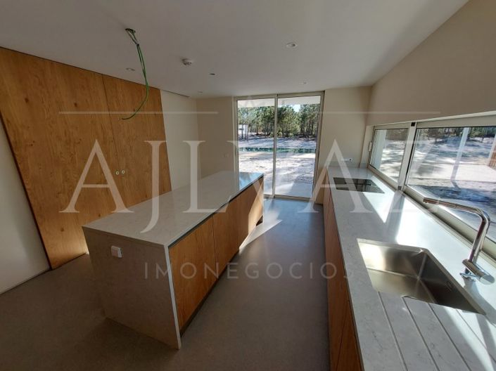 Image No.8-3 Bed House for sale