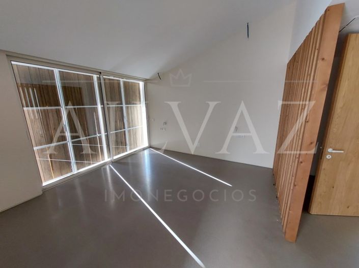 Image No.15-3 Bed House for sale