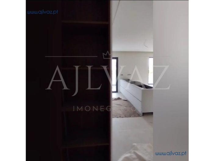 Image No.24-2 Bed Apartment for sale