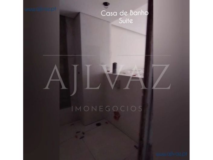 Image No.26-2 Bed Apartment for sale