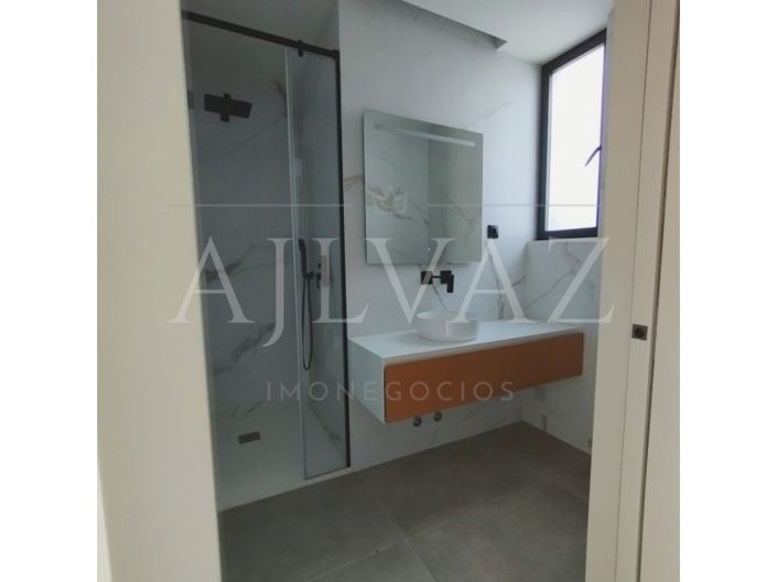 Image No.23-3 Bed House for sale