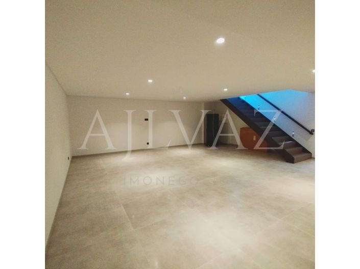 Image No.32-3 Bed House for sale