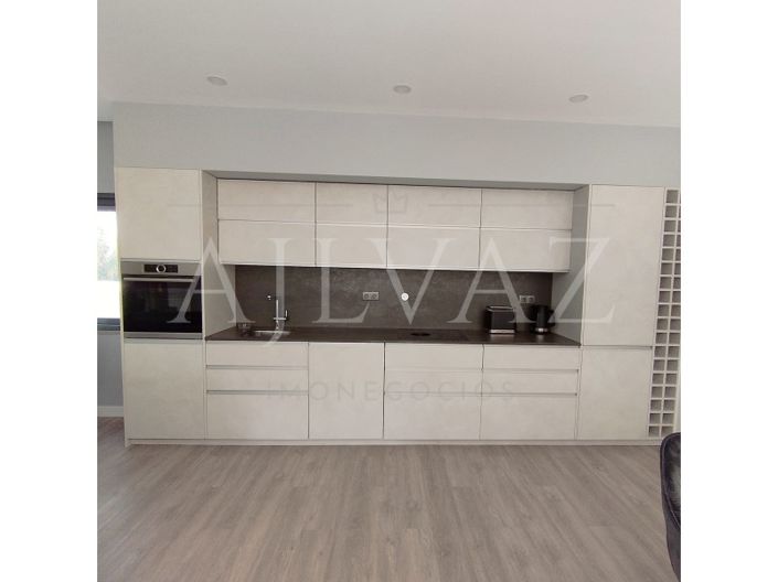 Image No.11-3 Bed House for sale