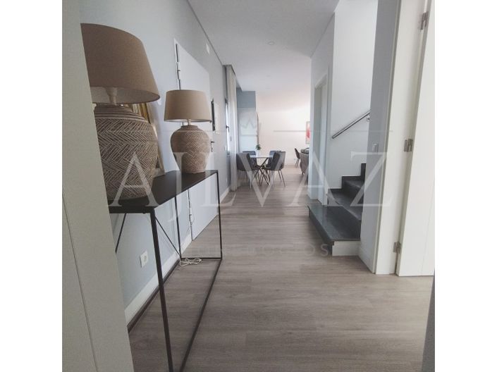 Image No.20-3 Bed House for sale