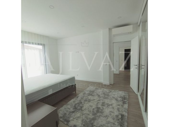 Image No.34-3 Bed House for sale