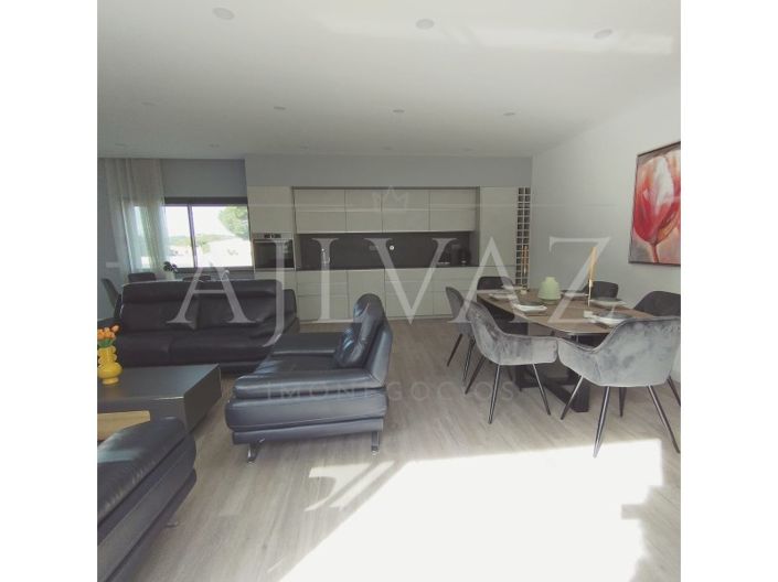 Image No.8-3 Bed House for sale