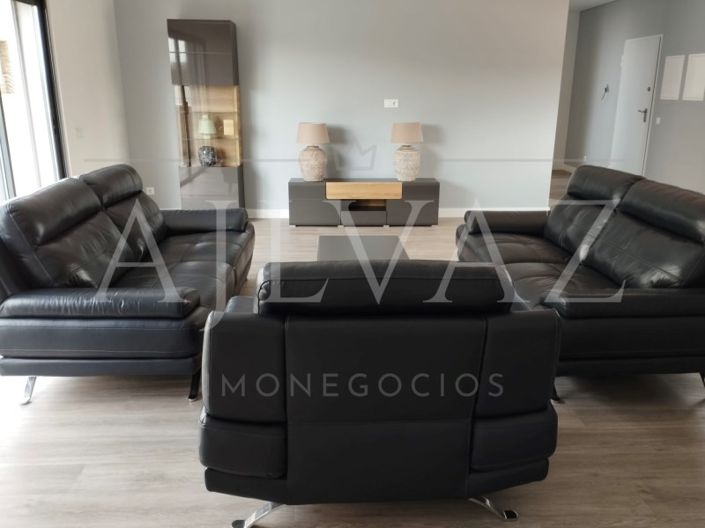 Image No.10-3 Bed House for sale