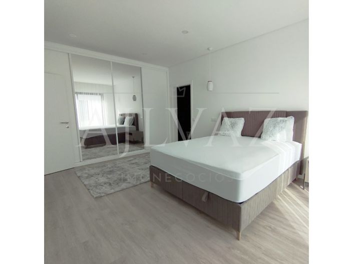 Image No.25-3 Bed House for sale