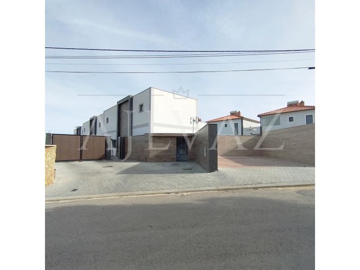 Image No.33-3 Bed House for sale